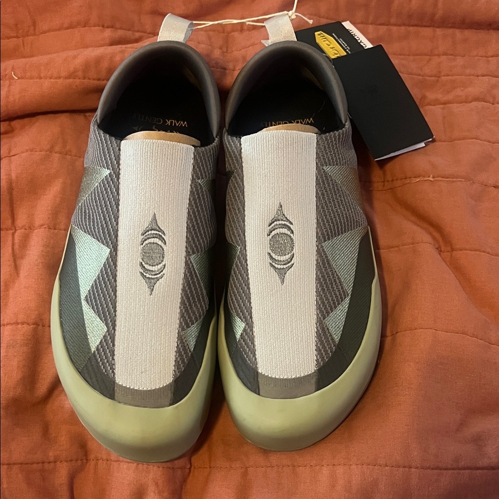 Arc’teryx Kragg Walk Gently slip-on Shoes in Light Gray and Green